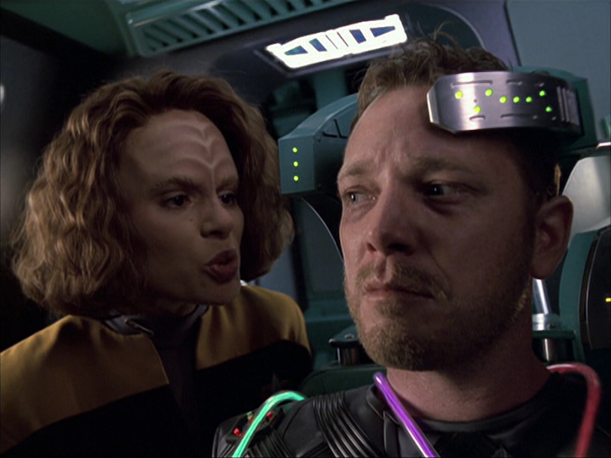 extant_StarTrek_VOY_6x05-Alice_03412.jpg