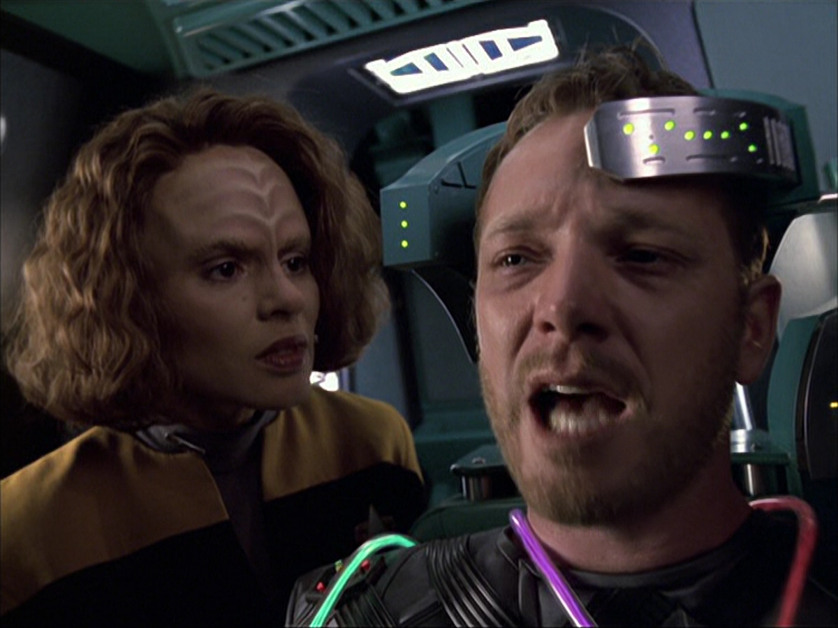 extant_StarTrek_VOY_6x05-Alice_03420.jpg