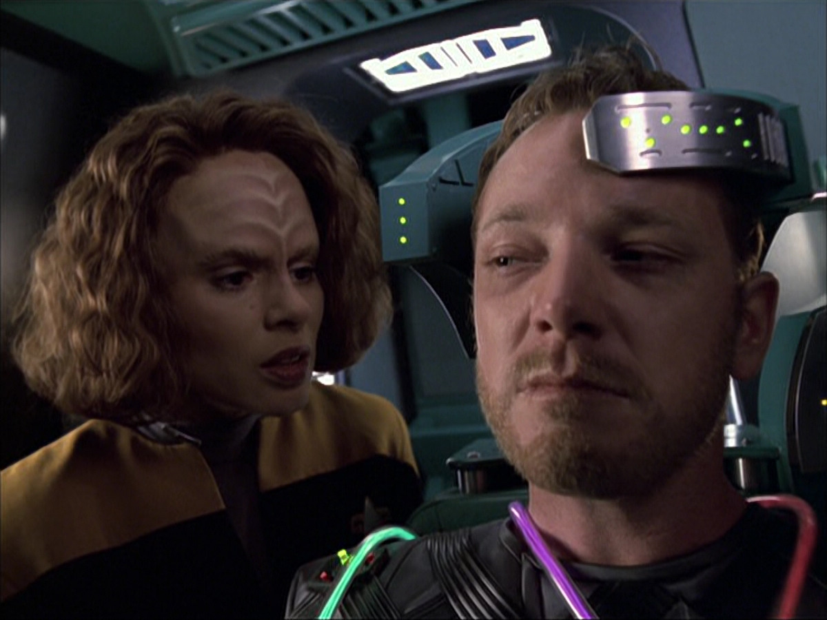 extant_StarTrek_VOY_6x05-Alice_03424.jpg