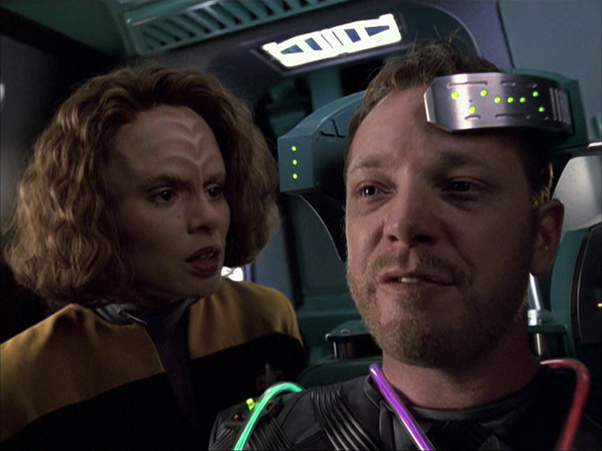 extant_StarTrek_VOY_6x05-Alice_03427.jpg