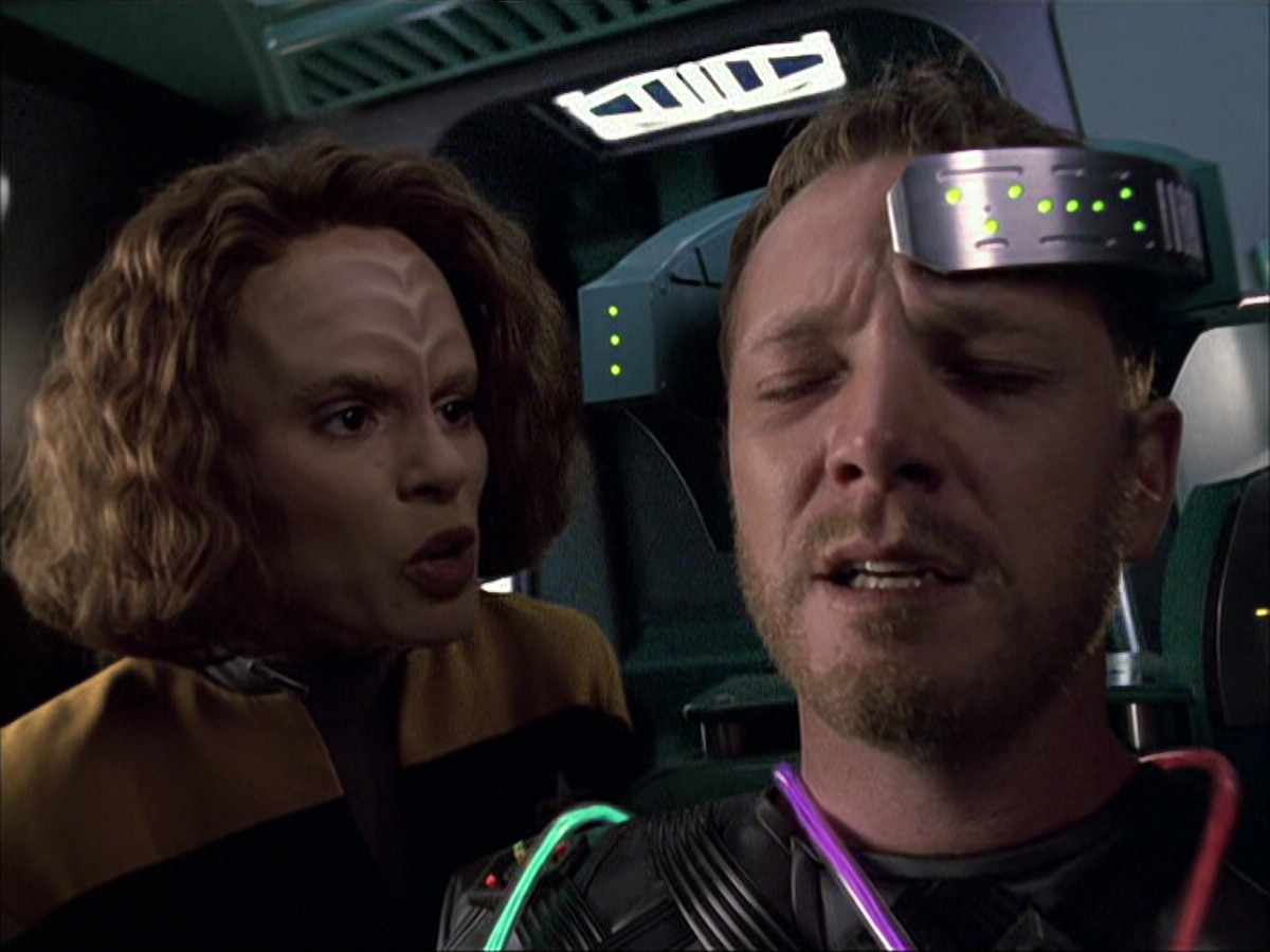 extant_StarTrek_VOY_6x05-Alice_03435.jpg