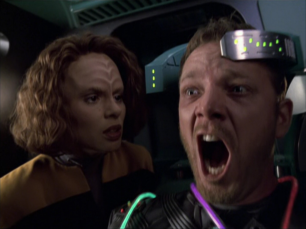 extant_StarTrek_VOY_6x05-Alice_03454.jpg