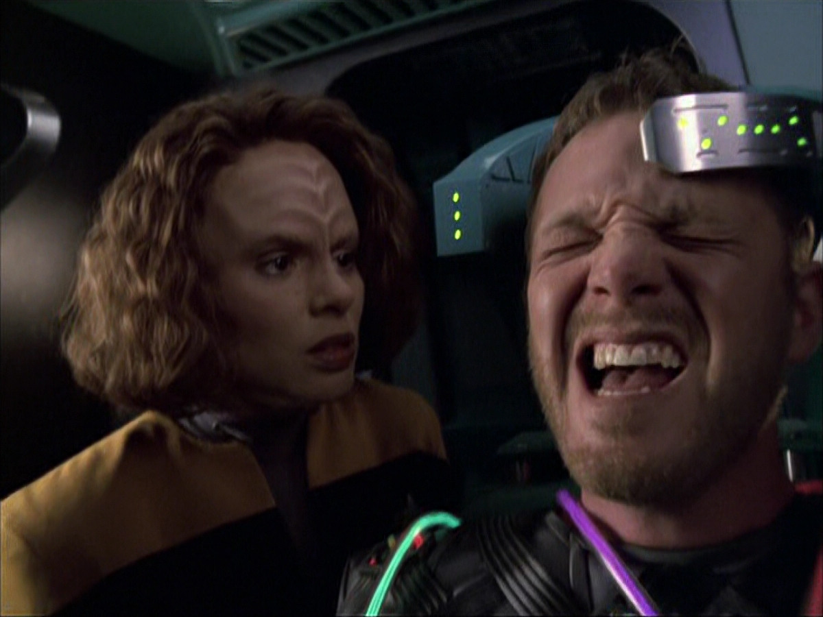 extant_StarTrek_VOY_6x05-Alice_03457.jpg