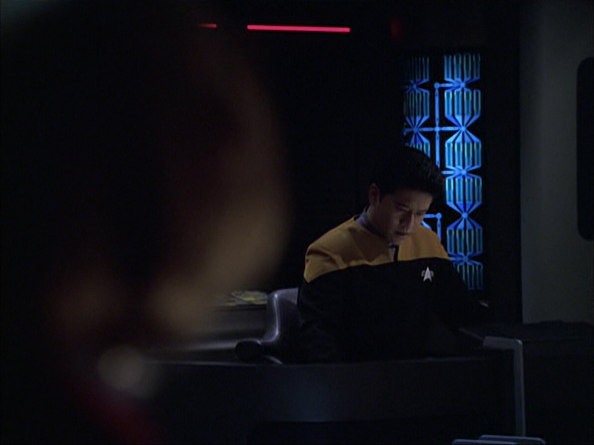 extant_StarTrek_VOY_6x05-Alice_03471.jpg