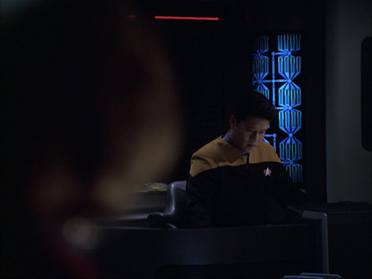extant_StarTrek_VOY_6x05-Alice_03472.jpg