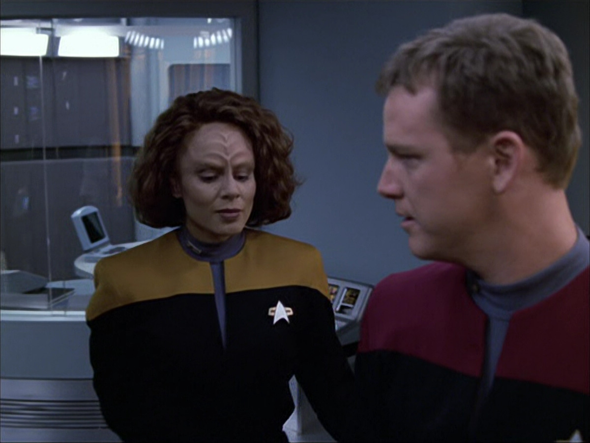 extant_StarTrek_VOY_6x05-Alice_03523.jpg