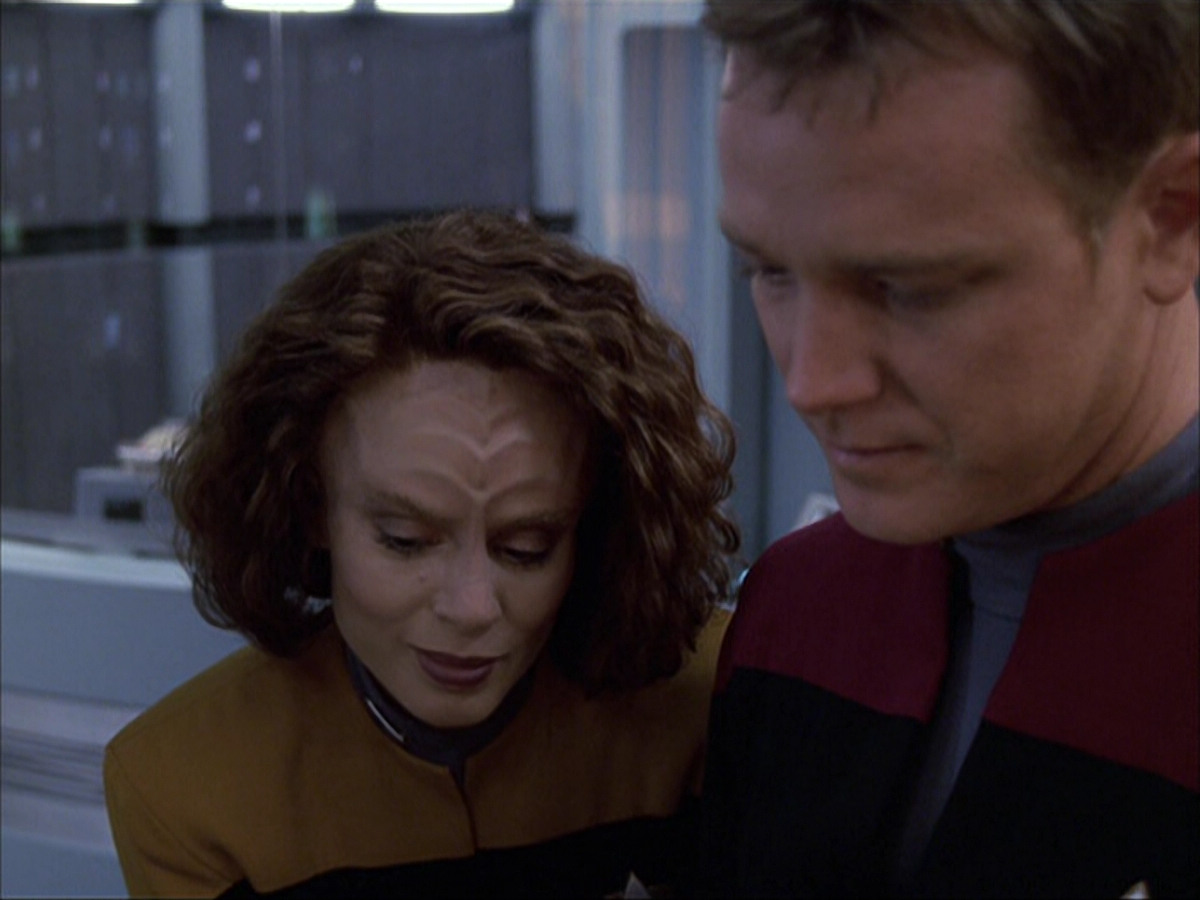 extant_StarTrek_VOY_6x05-Alice_03543.jpg
