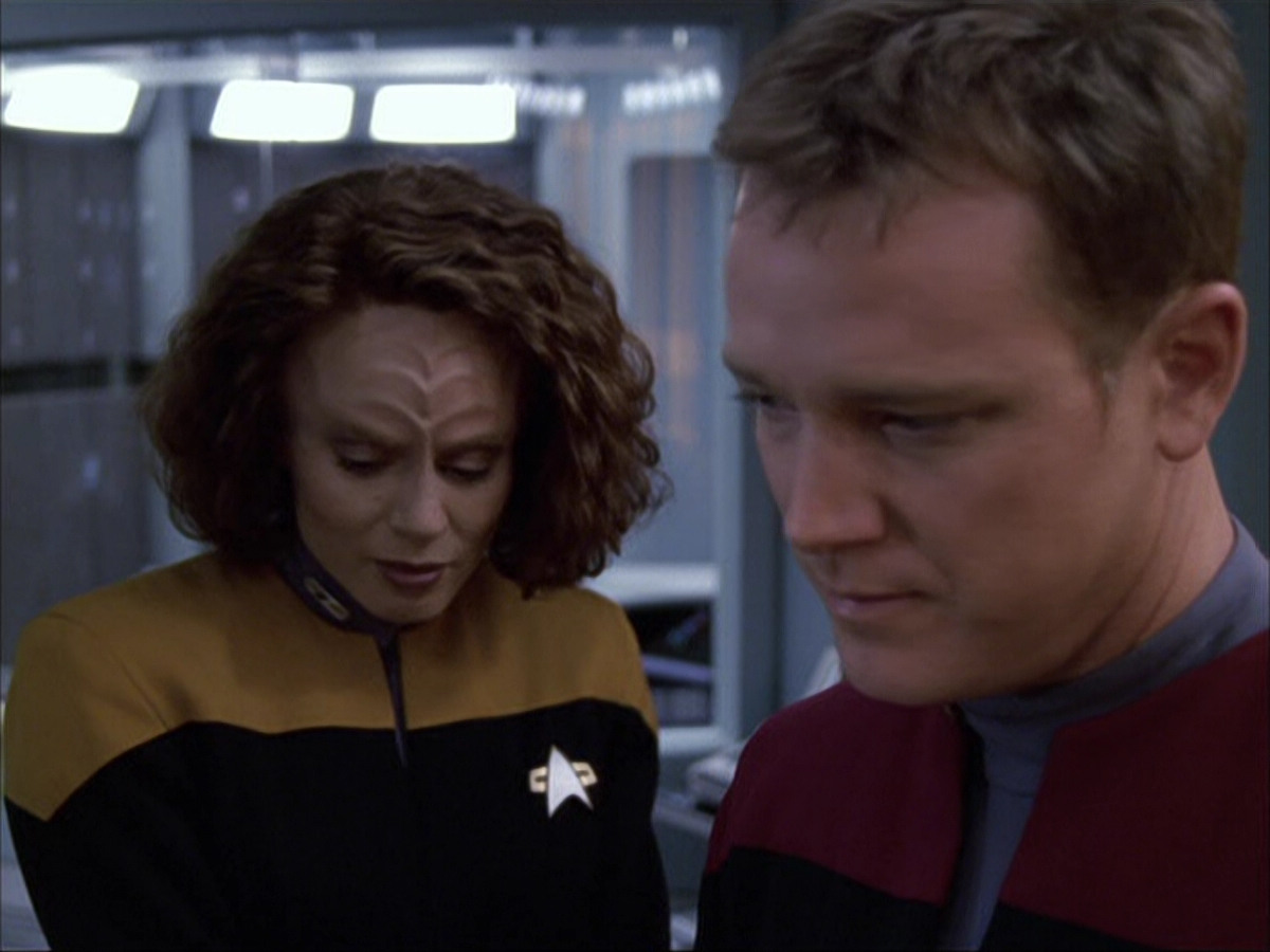 extant_StarTrek_VOY_6x05-Alice_03547.jpg