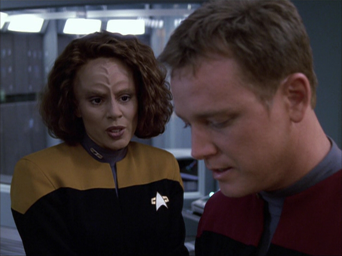 extant_StarTrek_VOY_6x05-Alice_03555.jpg