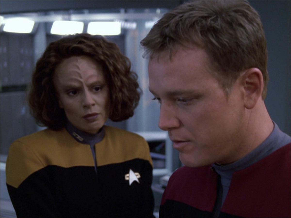 extant_StarTrek_VOY_6x05-Alice_03594.jpg