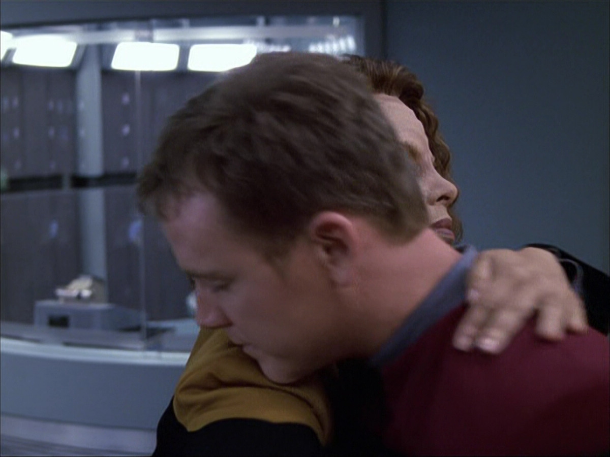 extant_StarTrek_VOY_6x05-Alice_03599.jpg