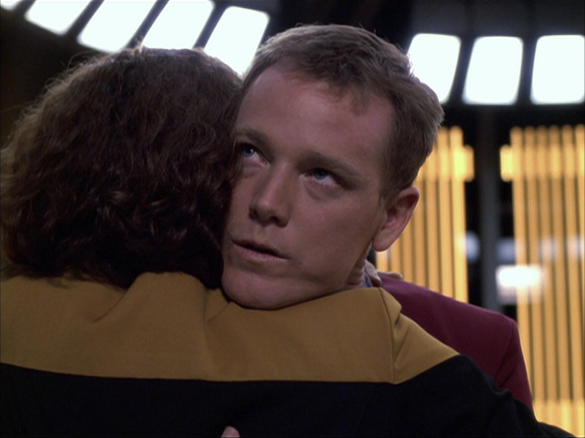 extant_StarTrek_VOY_6x05-Alice_03609.jpg