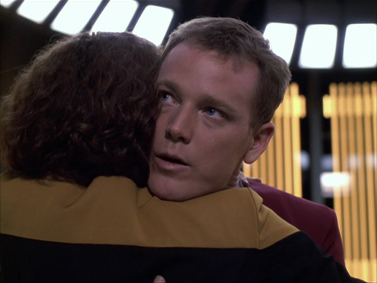 extant_StarTrek_VOY_6x05-Alice_03610.jpg