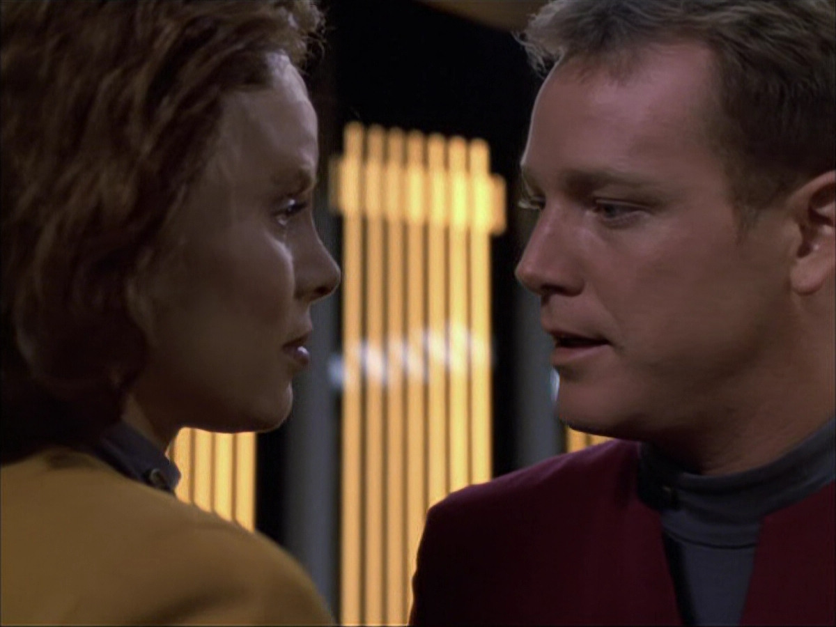 extant_StarTrek_VOY_6x05-Alice_03625.jpg