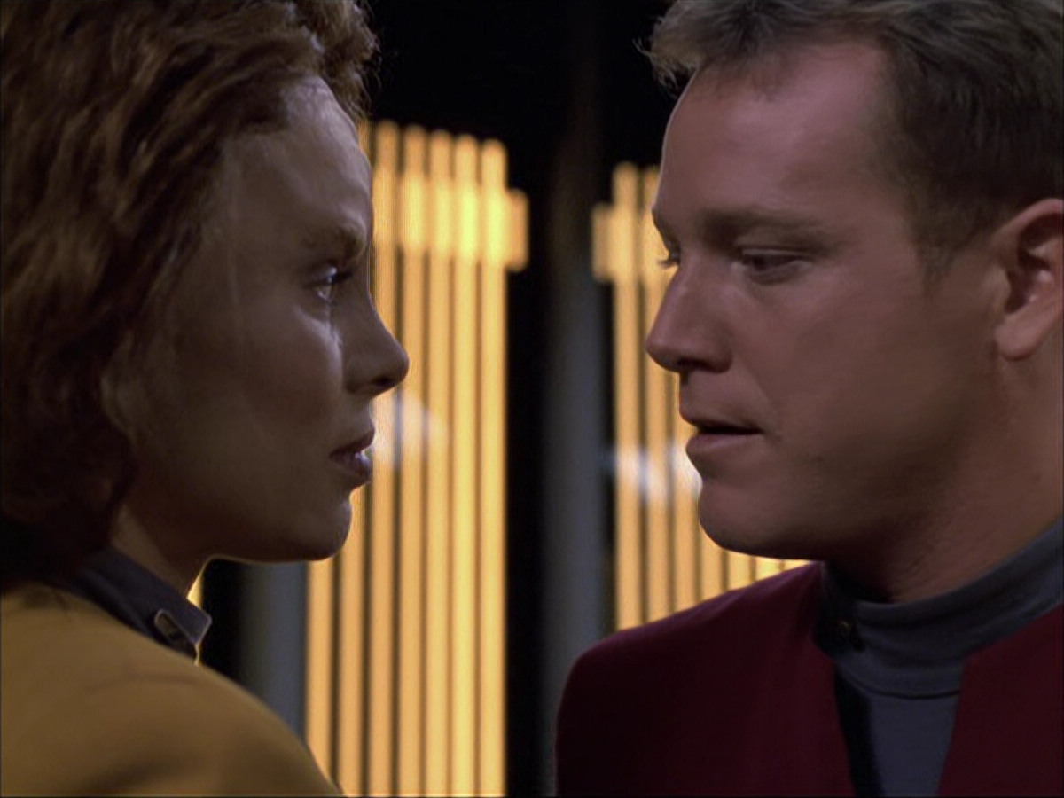 extant_StarTrek_VOY_6x05-Alice_03626.jpg