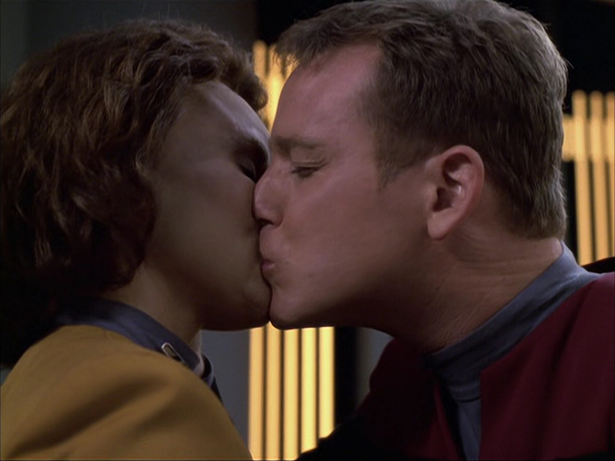 extant_StarTrek_VOY_6x05-Alice_03634.jpg