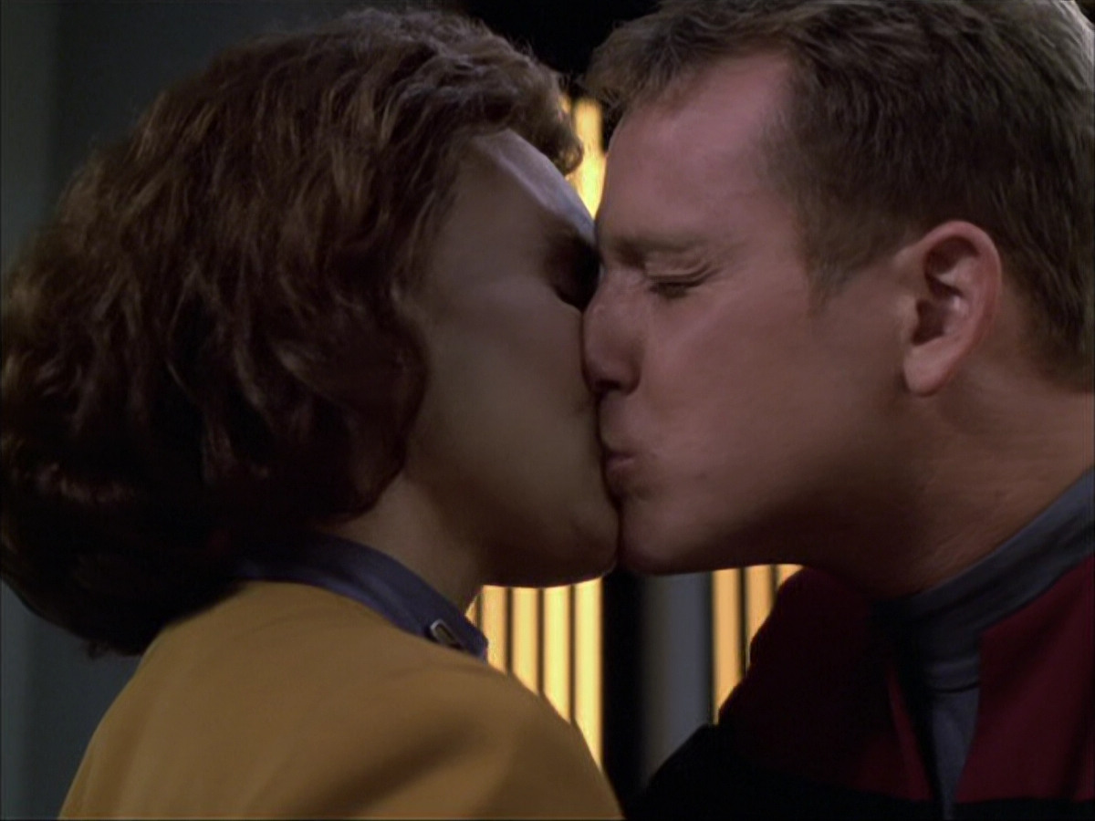 extant_StarTrek_VOY_6x05-Alice_03636.jpg