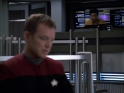 extant_StarTrek_VOY_6x05-Alice_00084.jpg