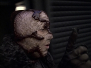 extant_StarTrek_VOY_6x05-Alice_00654.jpg