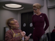 extant_StarTrek_VOY_6x05-Alice_01203.jpg
