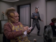 extant_StarTrek_VOY_6x05-Alice_01221.jpg