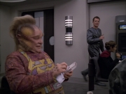 extant_StarTrek_VOY_6x05-Alice_01222.jpg