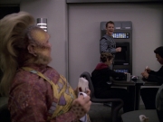 extant_StarTrek_VOY_6x05-Alice_01228.jpg