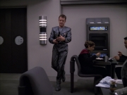 extant_StarTrek_VOY_6x05-Alice_01238.jpg