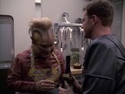 extant_StarTrek_VOY_6x05-Alice_01246.jpg
