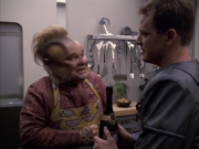 extant_StarTrek_VOY_6x05-Alice_01250.jpg
