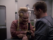 extant_StarTrek_VOY_6x05-Alice_01264.jpg