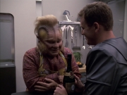 extant_StarTrek_VOY_6x05-Alice_01265.jpg