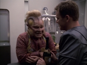 extant_StarTrek_VOY_6x05-Alice_01266.jpg