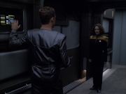 extant_StarTrek_VOY_6x05-Alice_01299.jpg