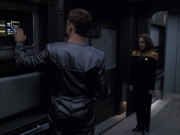 extant_StarTrek_VOY_6x05-Alice_01300.jpg