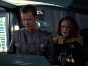 extant_StarTrek_VOY_6x05-Alice_01420.jpg