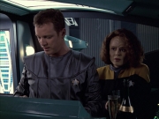 extant_StarTrek_VOY_6x05-Alice_01421.jpg