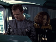 extant_StarTrek_VOY_6x05-Alice_01455.jpg