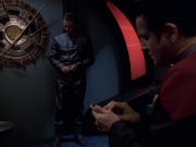 extant_StarTrek_VOY_6x05-Alice_01533.jpg