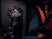extant_StarTrek_VOY_6x05-Alice_01550.jpg