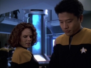 extant_StarTrek_VOY_6x05-Alice_02204.jpg