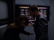 extant_StarTrek_VOY_6x05-Alice_02380.jpg
