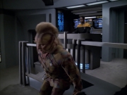 extant_StarTrek_VOY_6x05-Alice_02875.jpg