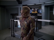extant_StarTrek_VOY_6x05-Alice_02876.jpg