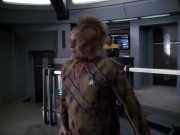 extant_StarTrek_VOY_6x05-Alice_02877.jpg