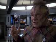 extant_StarTrek_VOY_6x05-Alice_02880.jpg