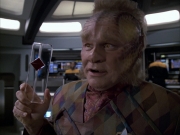 extant_StarTrek_VOY_6x05-Alice_02882.jpg