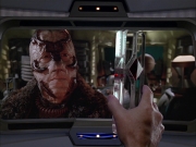 extant_StarTrek_VOY_6x05-Alice_02885.jpg