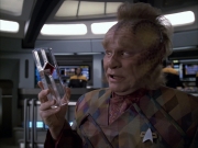 extant_StarTrek_VOY_6x05-Alice_02891.jpg