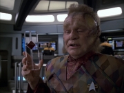 extant_StarTrek_VOY_6x05-Alice_02893.jpg